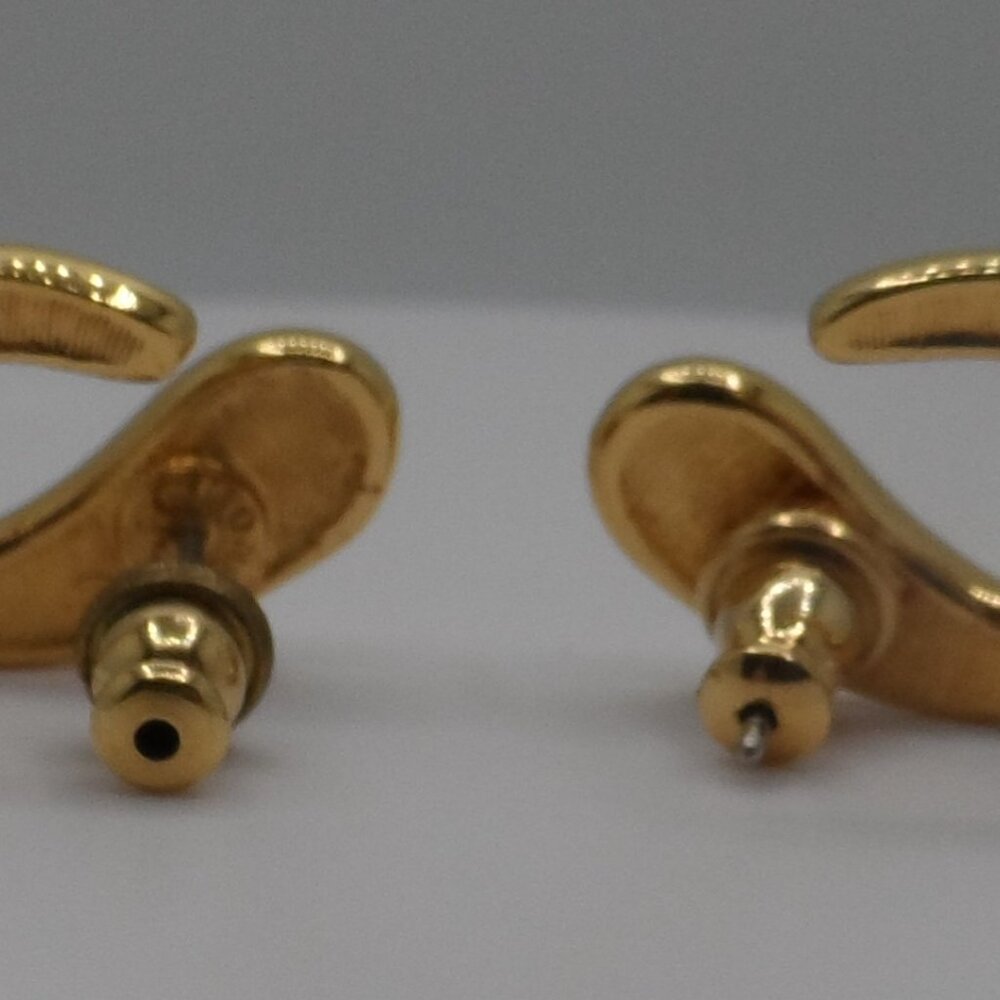 Monet Pierced Earrings Goldtone Swirls w/Beige Enamel - Picture 7 of 8